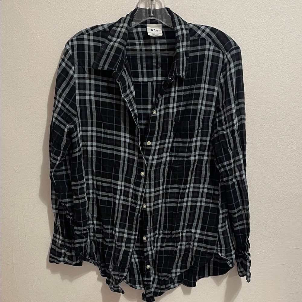 GAP “The Easy Shirt” Dark Plaid Button Down Size Medium